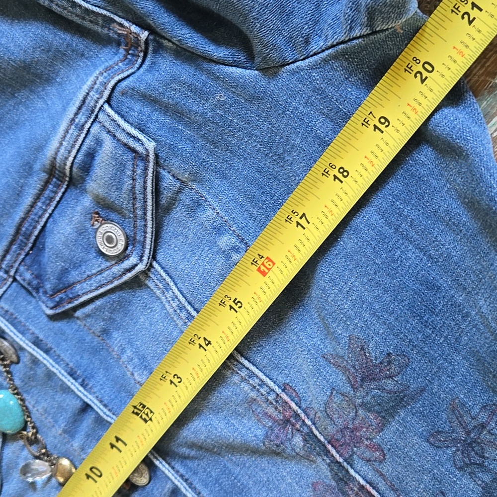 CHICOS Floral Denim Button Down Shacket  SZ 1              (MSTR C) - Picture 10 of 12